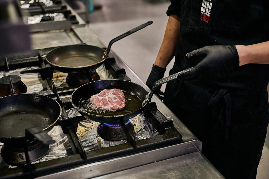 Jakie patelnie polecają kucharze?